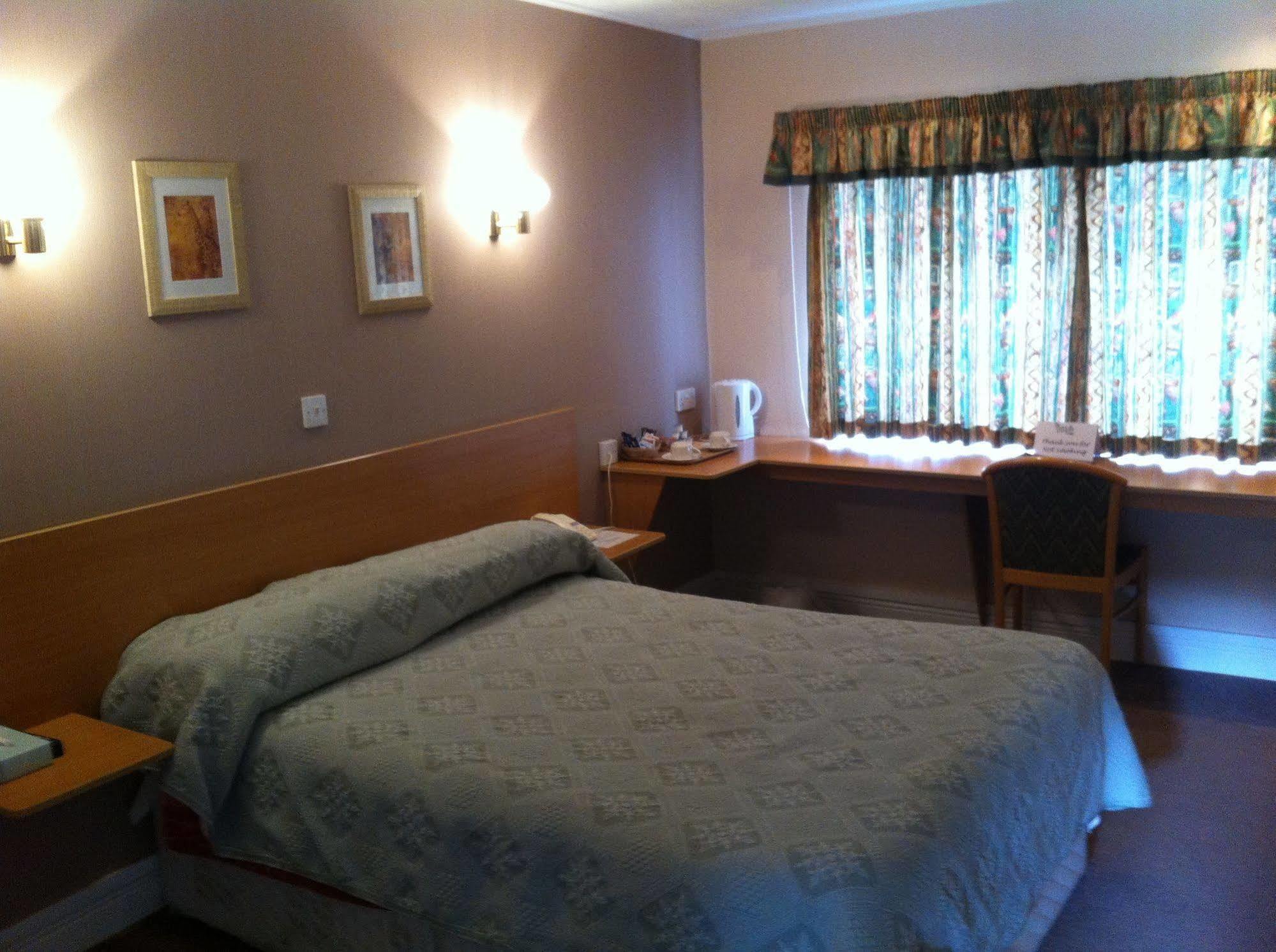 The Town & Country Lodge Dundry エクステリア 写真