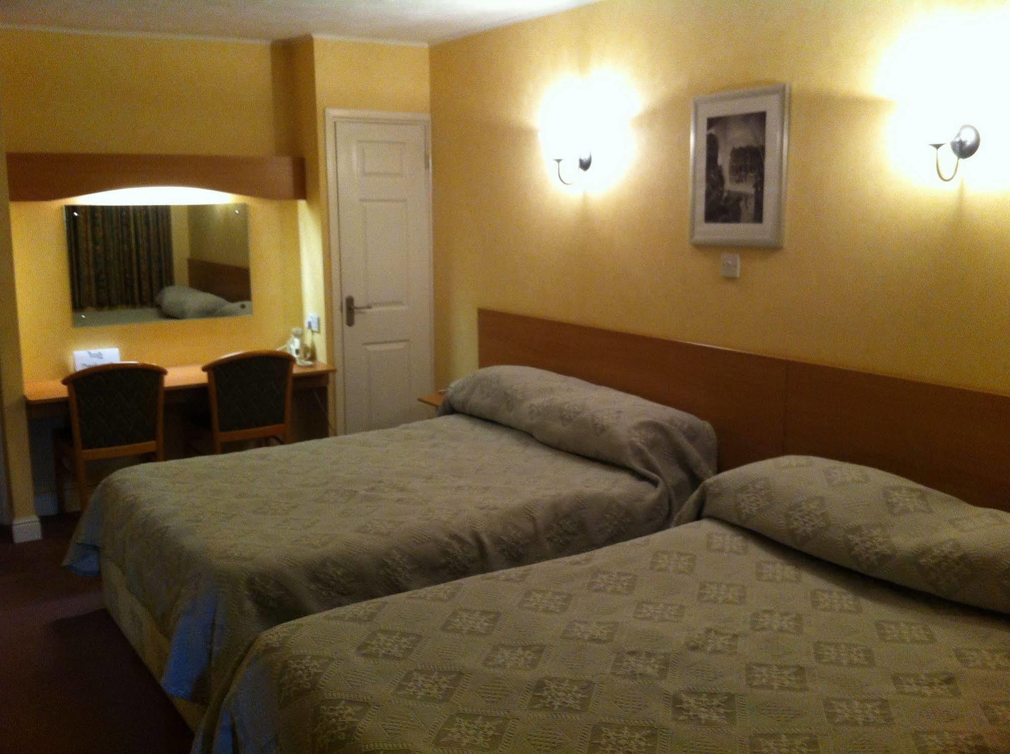 The Town & Country Lodge Dundry エクステリア 写真