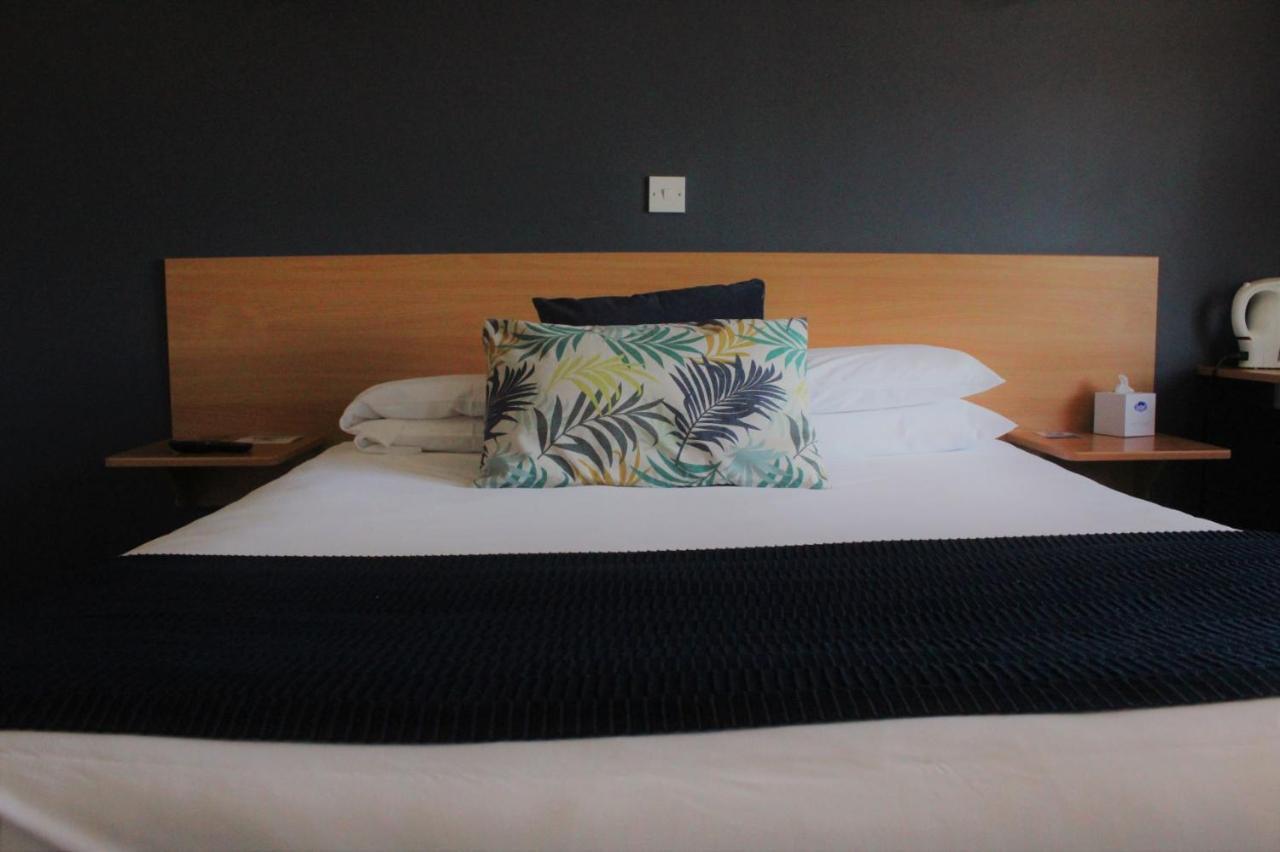 The Town & Country Lodge Dundry エクステリア 写真