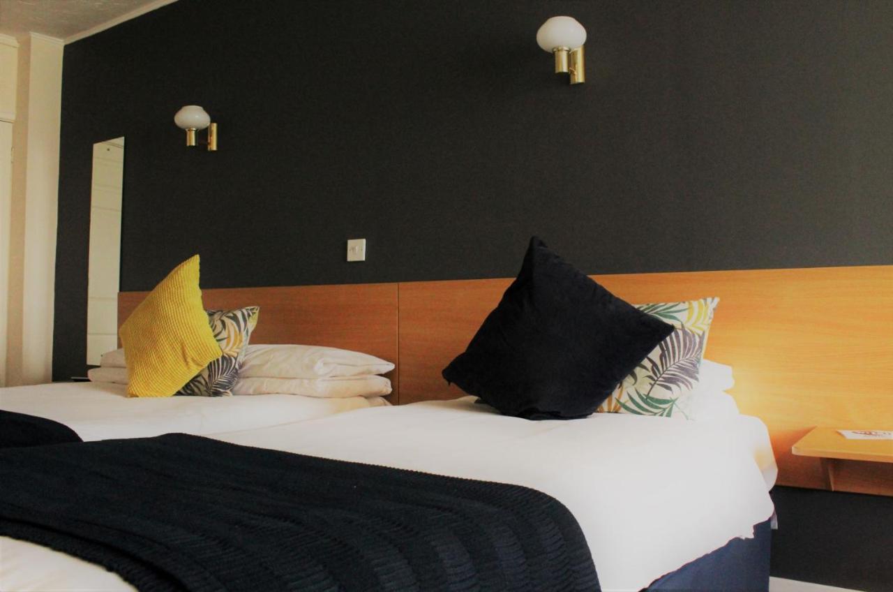 The Town & Country Lodge Dundry エクステリア 写真